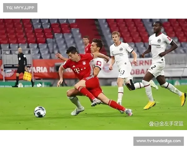 埃因霍温三叉戟欧冠客场联手狂轰14球 展现强大进攻火力 埃因霍温三叉戟欧冠客场联手狂轰14球 展现强大进攻火力